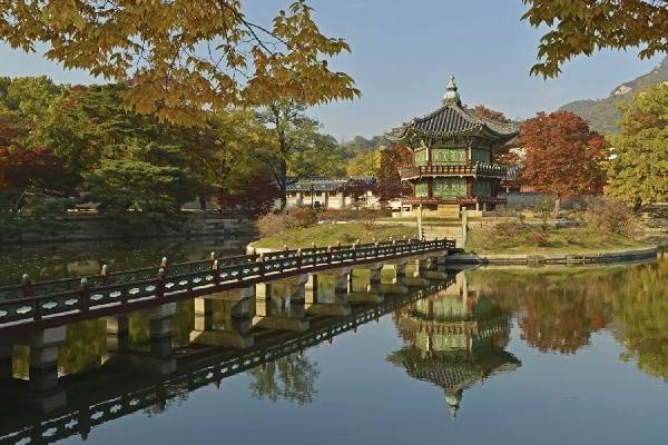 Traditional Korean palace and pond for TEFL teaching abroad